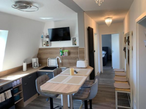 -Fewo Benz- Exklusive Ferienwohnung im Stadtzentrum von Wittenberge Modernes Ambiente, 3 Einzelzimmer für bis zu 6 Gäste - voll ausgestattet mit Waipu-TV und High-Speed-WLAN Bettwäsche und Handtücher 